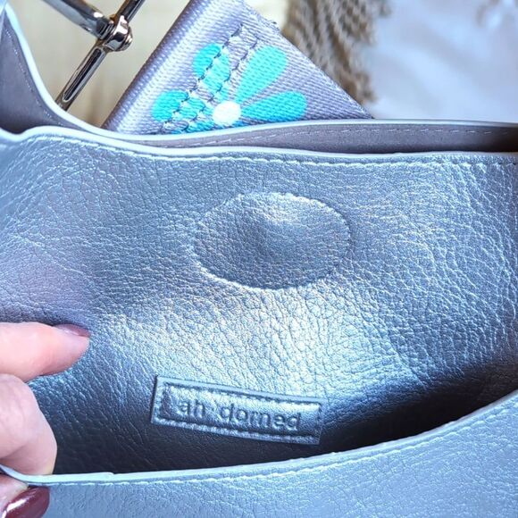 AhDorned🩶 Silver Vegan Leather Small Messenger Crossbody Bag NWT - Picture 4 of 11